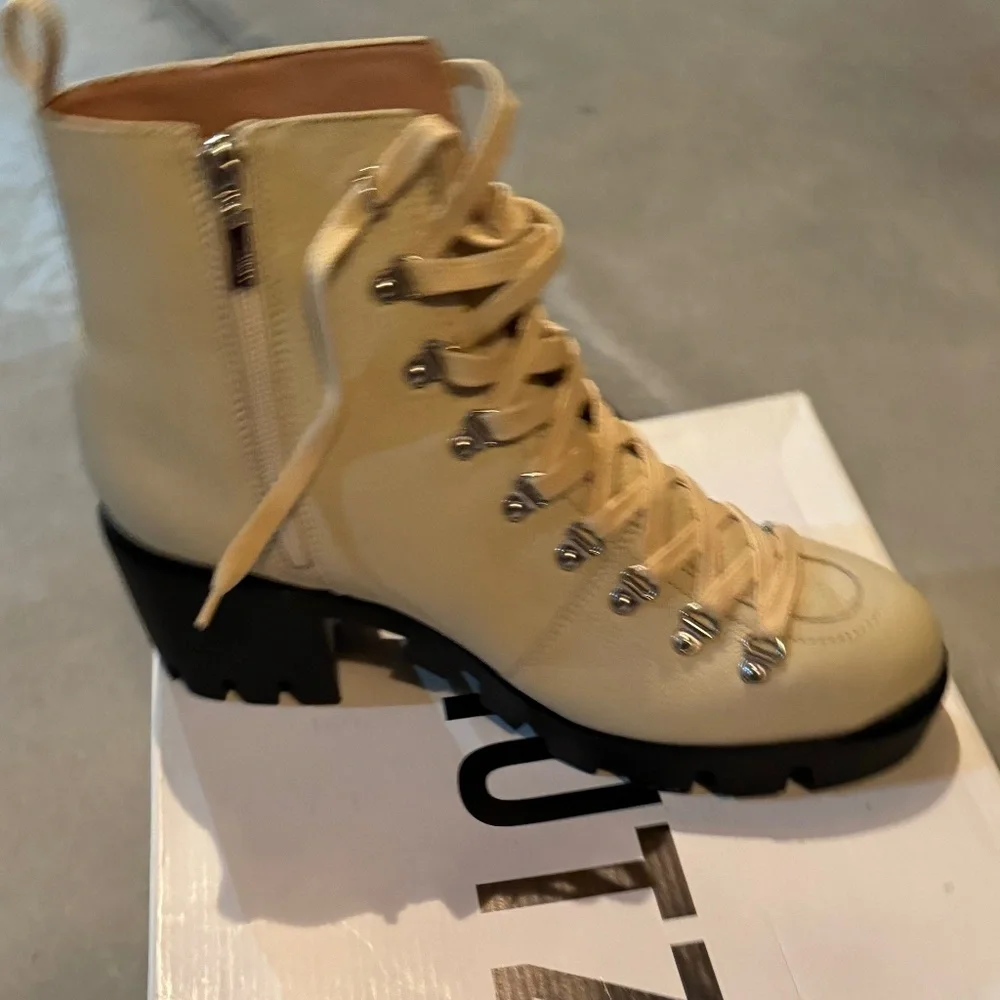 Schutz New Xayene Leather Bootie size 11 - Picture 1 of 3